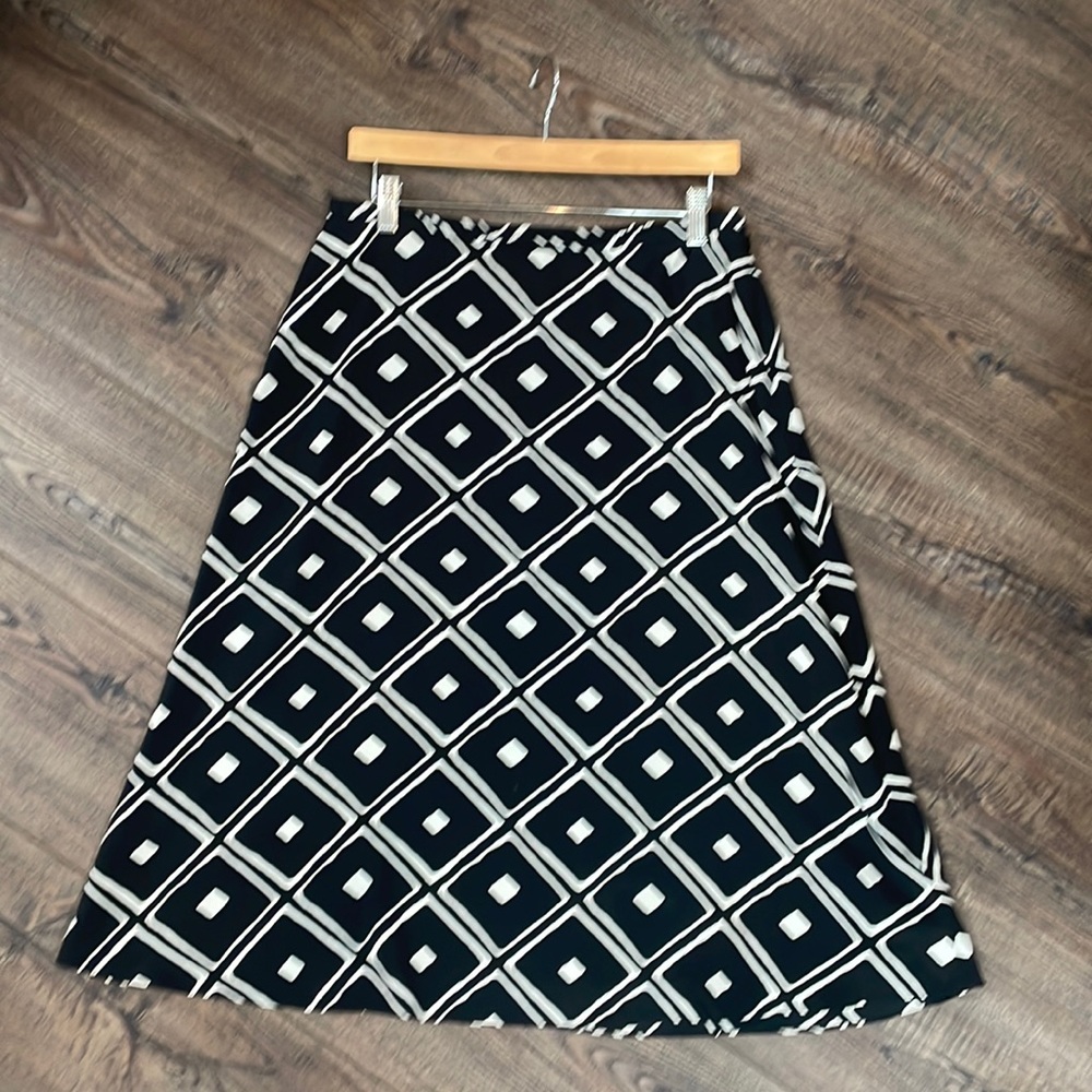 Liz Claiborne black and white skirt 10